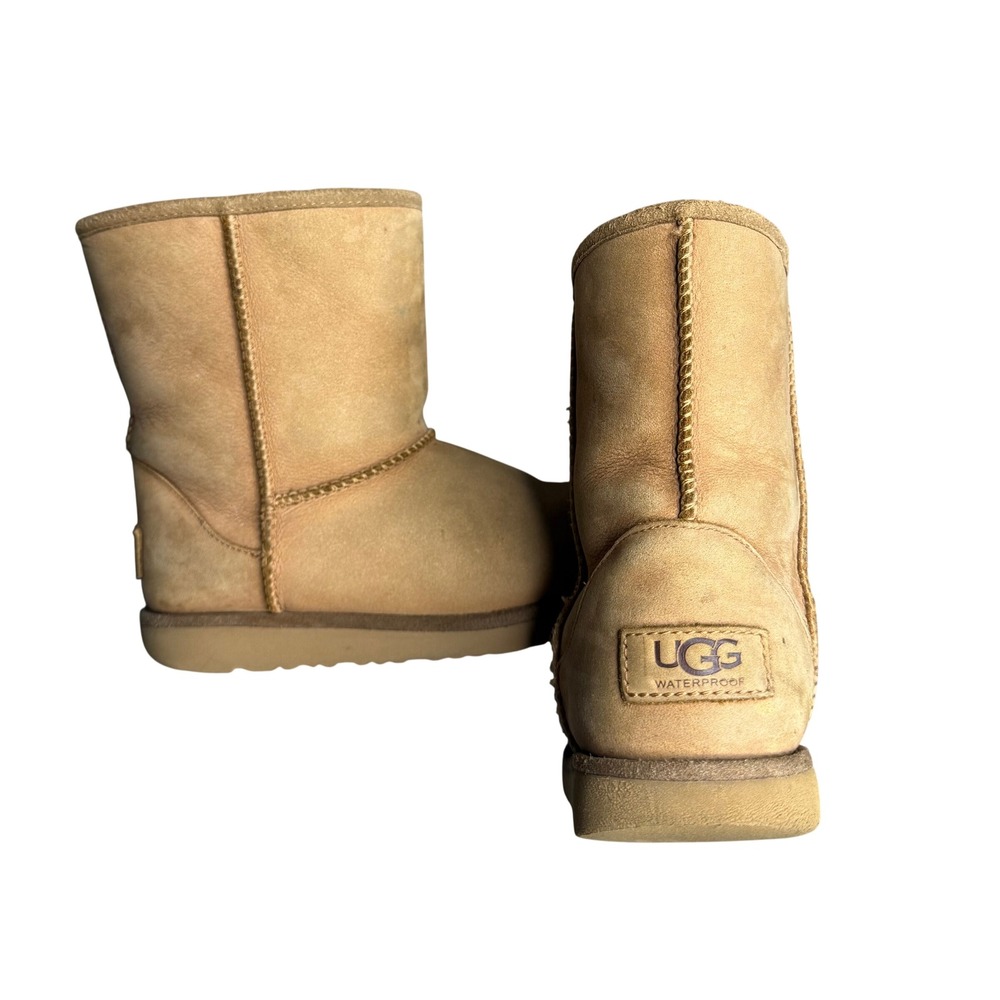 UGG Kids 2Y Classic Short II WATERPROOF Chestnut Suede Boots